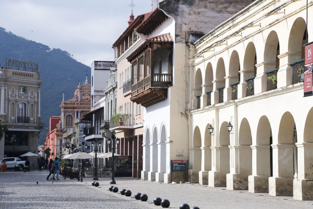 Colonial buildings next to a cobblestone street